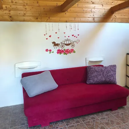 Kamilla Vendeghaz Apartmán Écs